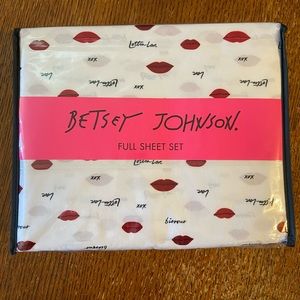 Betsy Johnson Valentine’s Day sheets full set never opened brand new with tags